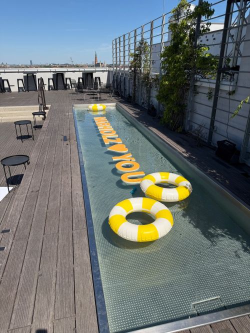Pool 01