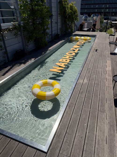 Pool 02
